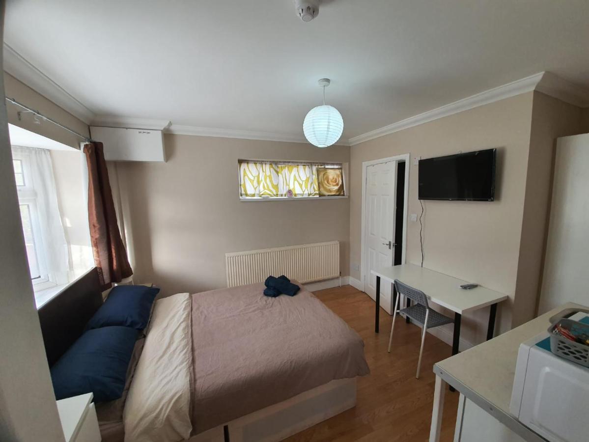 Eastwood Rooms Goodmayes Экстерьер фото