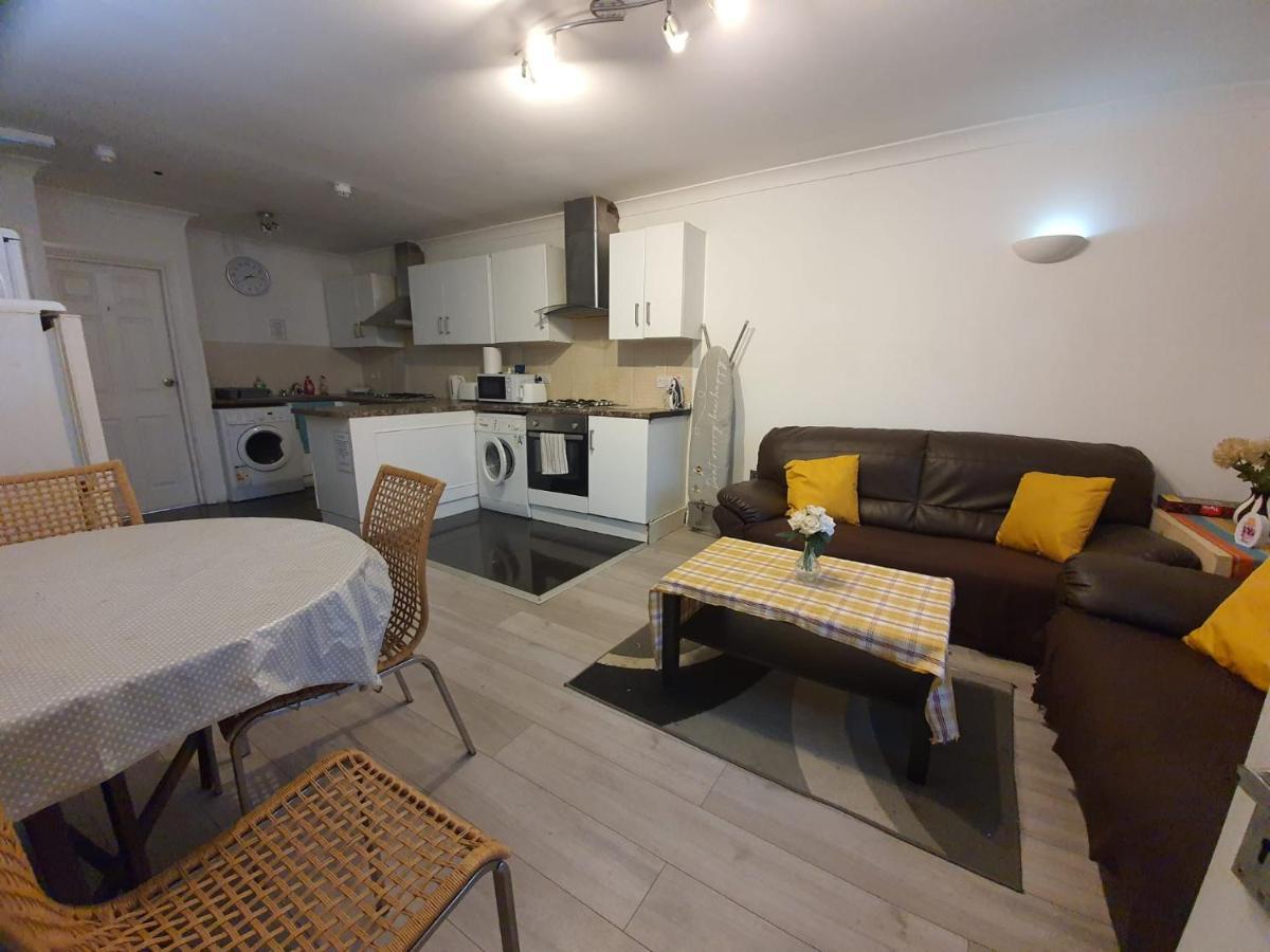 Eastwood Rooms Goodmayes Экстерьер фото