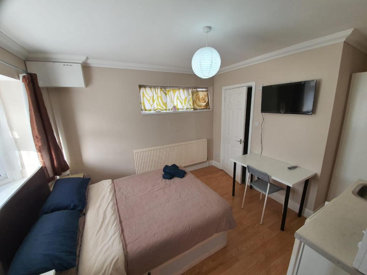 Eastwood Rooms Goodmayes Экстерьер фото